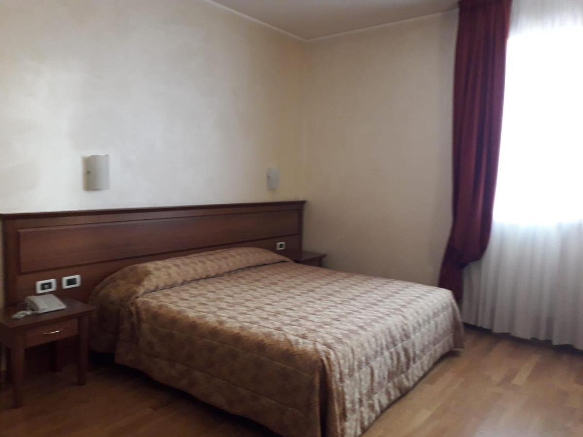 Albergo Ristorante Campanile Azzurro Villafranca Padovana Екстериор снимка